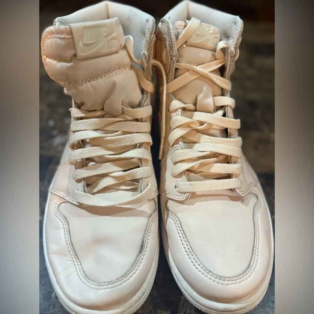 Nike. Air Jordan 1 Retro High OG 'Guava Ice’. Size 8.
